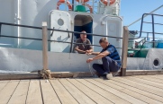 Bootsleute der Touristendampfer am Baikalsee